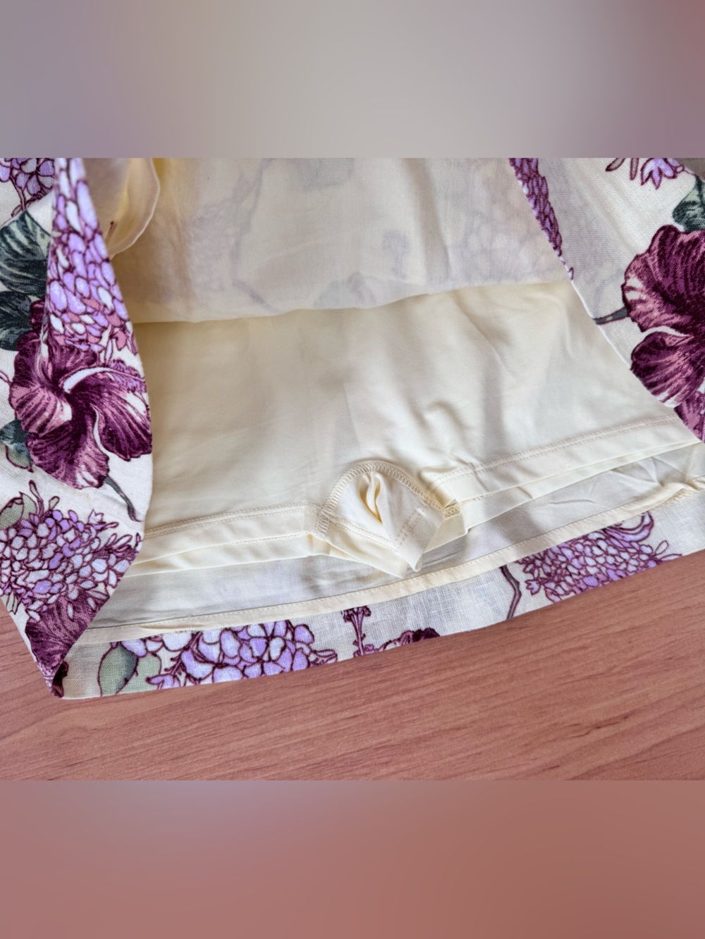 The A&F Ultra High Rise Scarlett Yellow & Wine Floral Linen-Blend Mini Skort - M - Picture 13 of 16